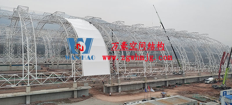 四川高興煤炭儲備基地建設(shè)項目鋼結(jié)構(gòu)接近尾聲，膜結(jié)構(gòu)開始安裝