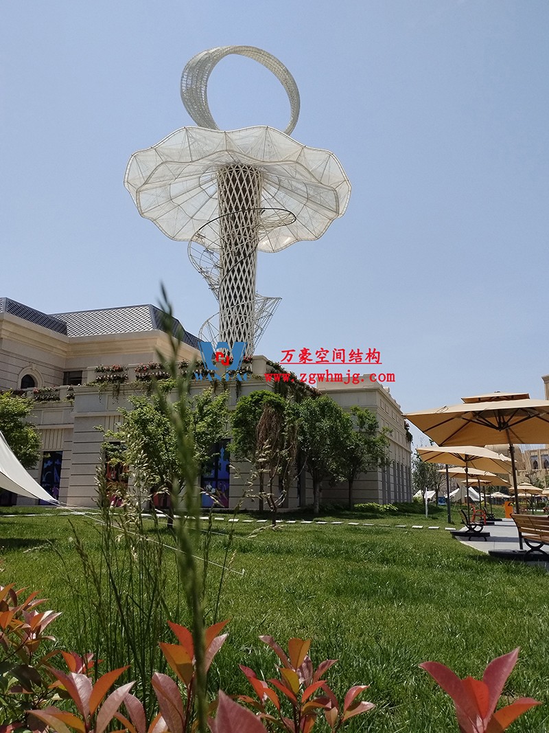 身姿輕盈，造型優(yōu)美的膜結(jié)構(gòu)建筑