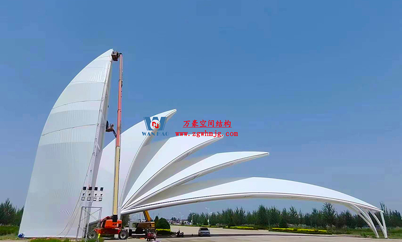 陜西定邊馬蓮灘沙漠公園鋼膜結(jié)構(gòu)工程“奮力快跑”，工程“進(jìn)度條”刷新了!