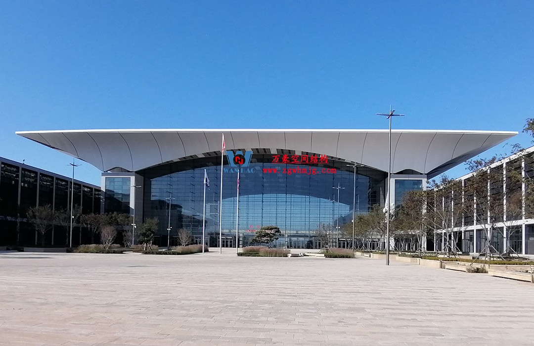 有骨骼、有皮膚的PTFE膜結(jié)構(gòu)建筑