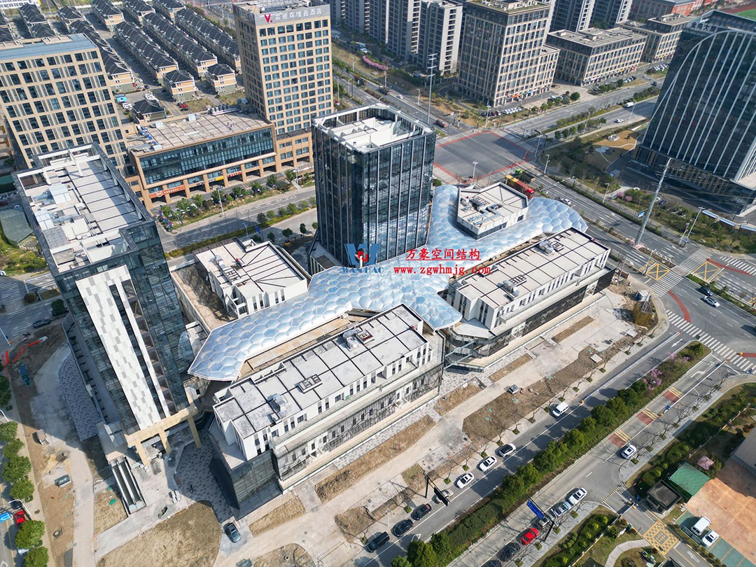 已完工，這個(gè)ETFE氣枕商業(yè)天幕閃亮登場(chǎng)！