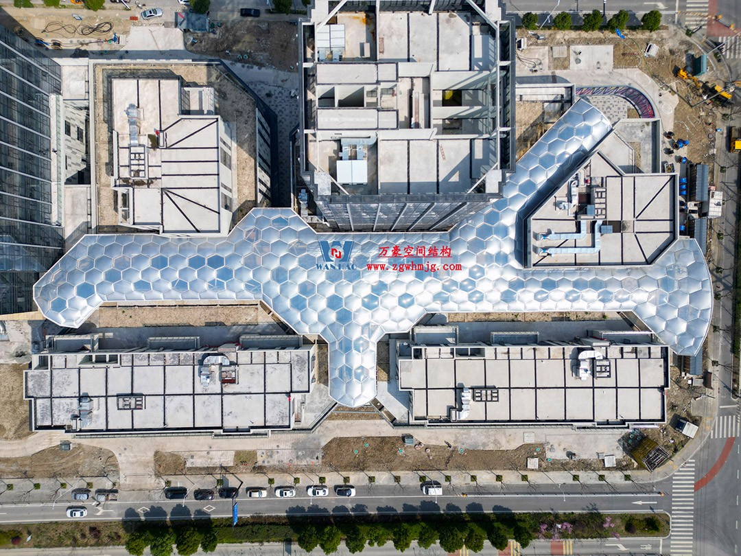 已完工，這個(gè)ETFE氣枕商業(yè)天幕閃亮登場(chǎng)！