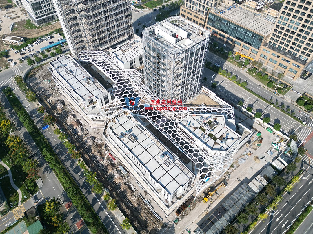 已完工，這個(gè)ETFE氣枕商業(yè)天幕閃亮登場(chǎng)！