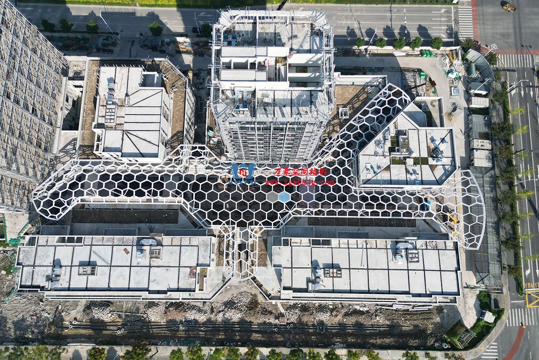 已完工，這個(gè)ETFE氣枕商業(yè)天幕閃亮登場(chǎng)！