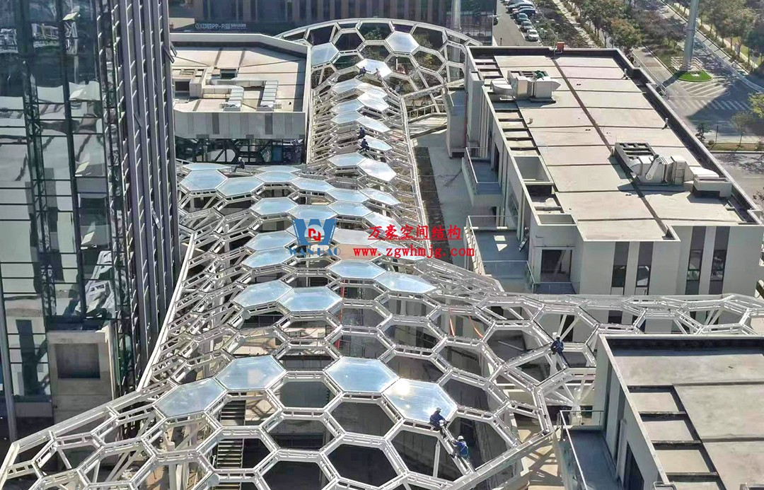 已完工，這個(gè)ETFE氣枕商業(yè)天幕閃亮登場(chǎng)！