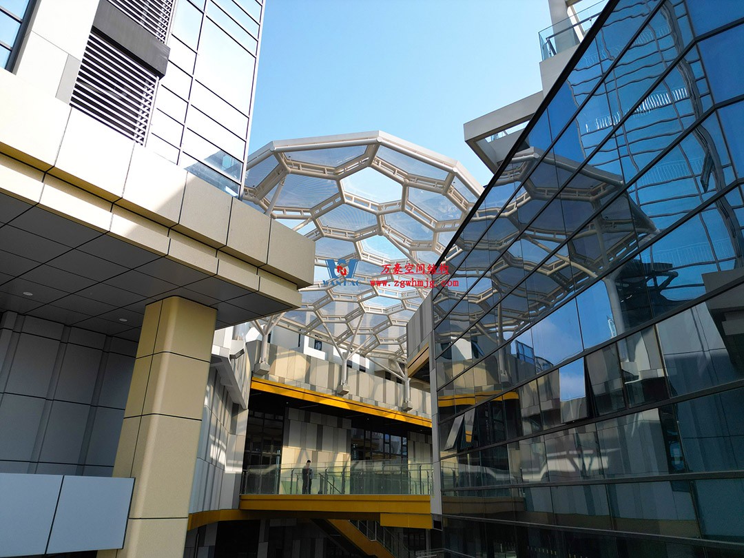 已完工，這個(gè)ETFE氣枕商業(yè)天幕閃亮登場(chǎng)！