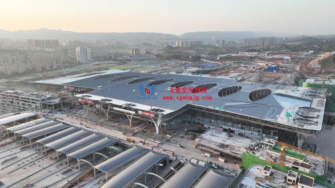 提檔提速，ETFE氣枕膜結(jié)構(gòu)天窗正在火熱施工安裝中