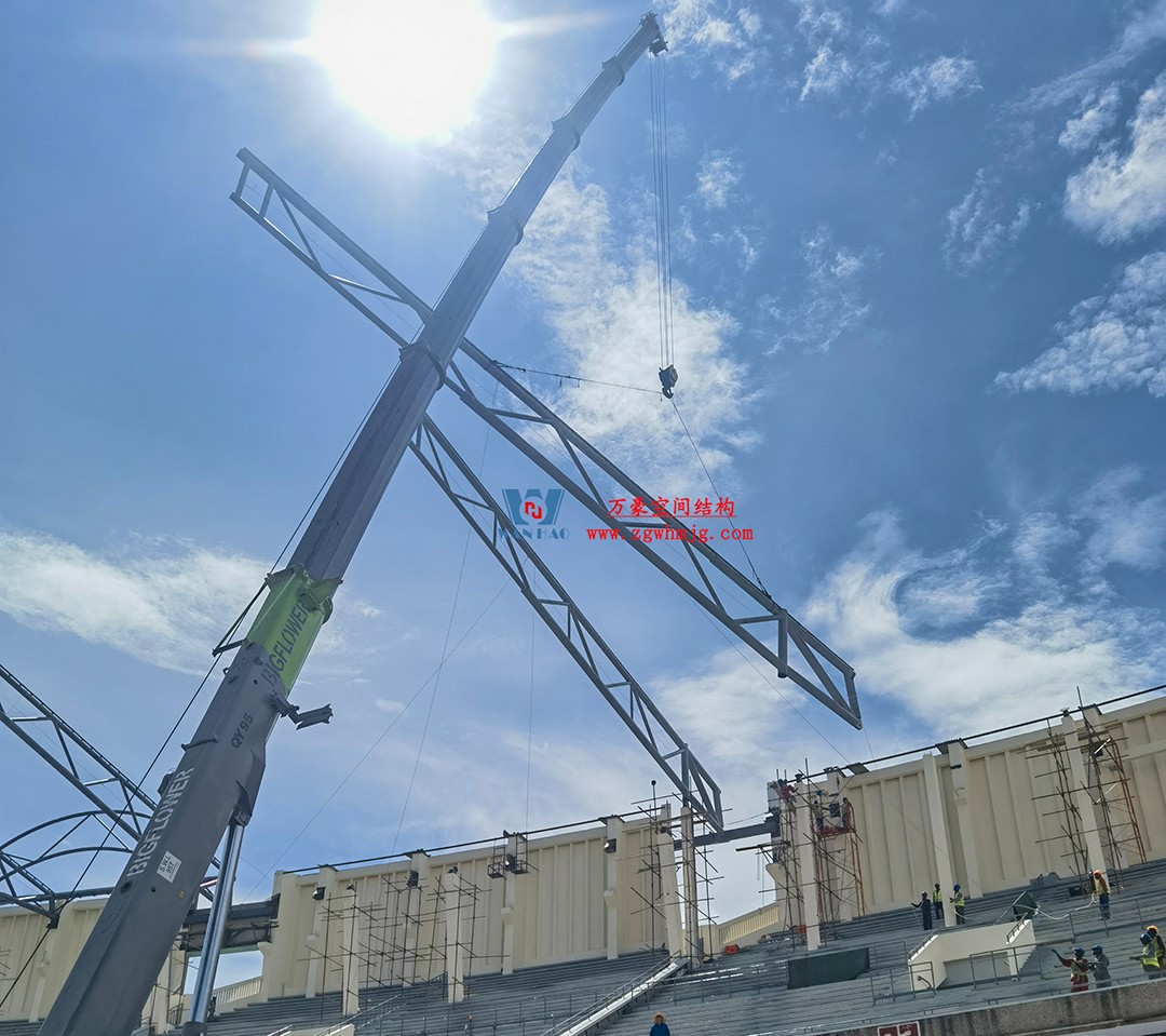 肯尼亞(非洲杯)足球體育場PTFE鋼膜結(jié)構(gòu)屋面火熱施工中 肯尼亞(非洲杯)足球體育場PTFE鋼膜結(jié)構(gòu)屋面火熱施工中