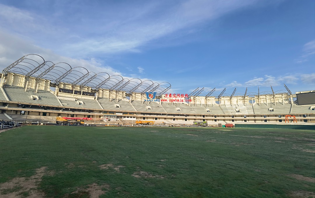 肯尼亞(非洲杯)足球體育場PTFE鋼膜結(jié)構(gòu)屋面火熱施工中 肯尼亞(非洲杯)足球體育場PTFE鋼膜結(jié)構(gòu)屋面火熱施工中