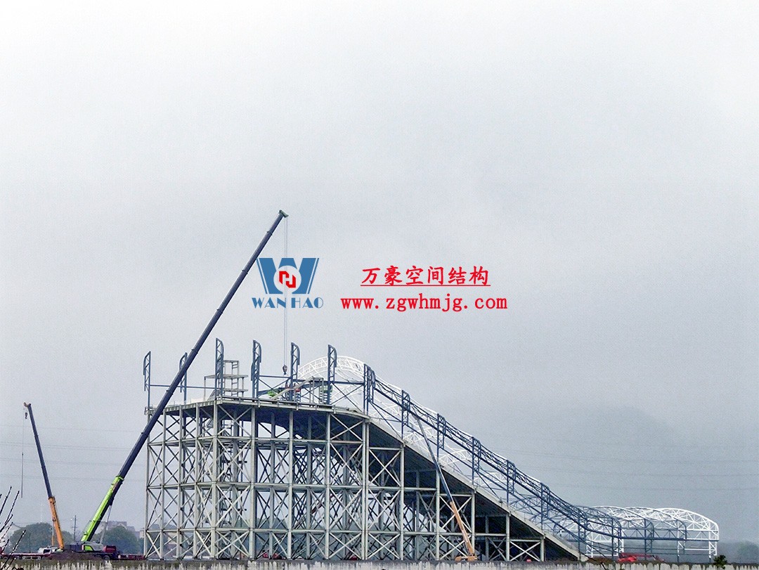 馭風(fēng)逐沙，織就賽道美學(xué)——比亞迪紹興嵊州賽車場干拔沙坡觀景平臺鋼膜結(jié)構(gòu)