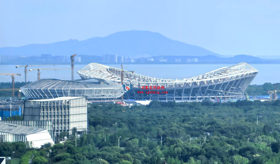 緊跟“蘇超熱浪”，火熱施工中，一只白鷺即將振翅高飛！