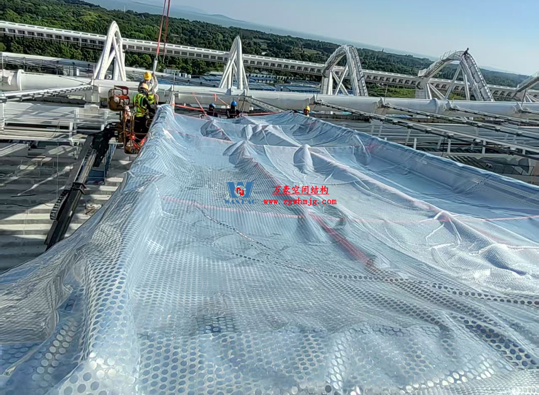 無(wú)錫奧體中心體育場(chǎng)ETFE膜首吊成功，太湖畔將閃耀“生態(tài)之光”