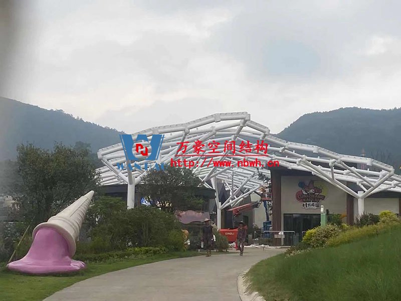 樂(lè)清鐵定溜溜樂(lè)園商業(yè)街蜂窩狀ETFE膜結(jié)構(gòu)工程鋼結(jié)構(gòu)已全部完成