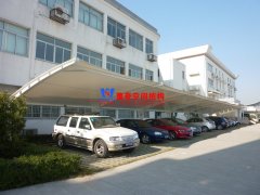 膜結(jié)構(gòu)車棚膜材加工時需要注意什么？膜結(jié)構(gòu)車棚篷布裁剪時要點分析