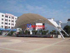 舞臺膜結(jié)構(gòu)具有哪些特性？張拉膜結(jié)構(gòu)舞臺有什么優(yōu)勢特點？