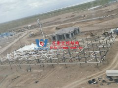 茶卡景區(qū)（二期）膜結(jié)構(gòu)工程A區(qū)鋼結(jié)構(gòu)主體施工完成，膜結(jié)構(gòu)開始安裝