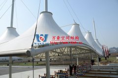 怎樣判斷膜結(jié)構(gòu)施工質(zhì)量的好壞？張拉膜結(jié)構(gòu)施工質(zhì)量判斷方法有哪些？